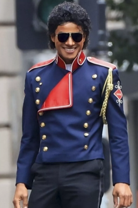 Jaafar Jackson caracterizado como Michael Jackson para la película 'Michael'. Foto de: BACKGRID

